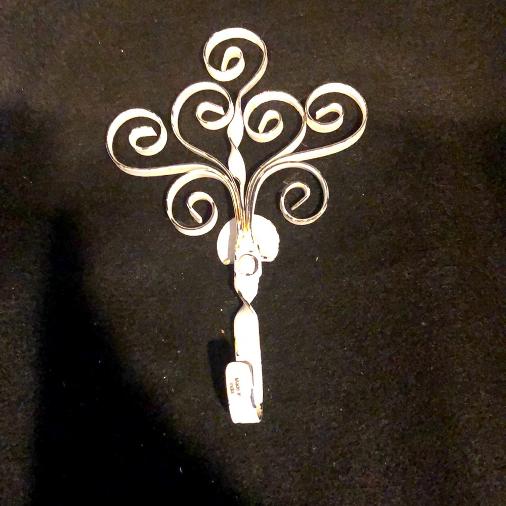 METAL SWIRLY HOOK.7” long by 4 1/2” wide..DISTRESSED FINISH.WHITE & METAL